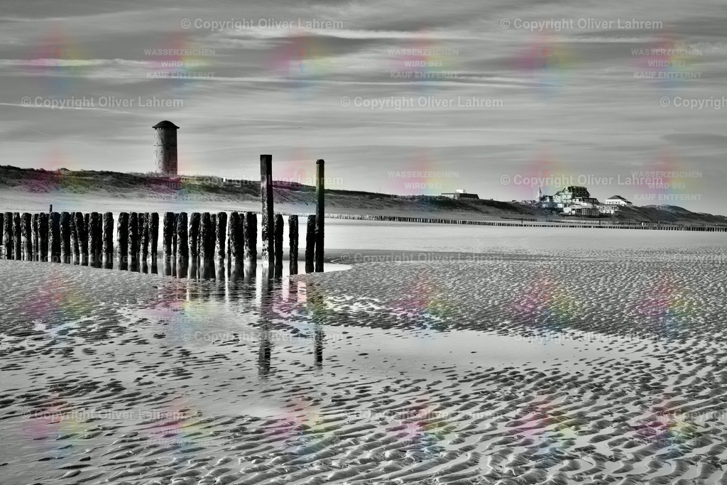 Domburger Strand mit Ebbe | Am Strand von Domburg bei Ebbe und man sieht über Holzbuhnen zum markanten Wasserturm bis hin zu den ersten Strandhotels