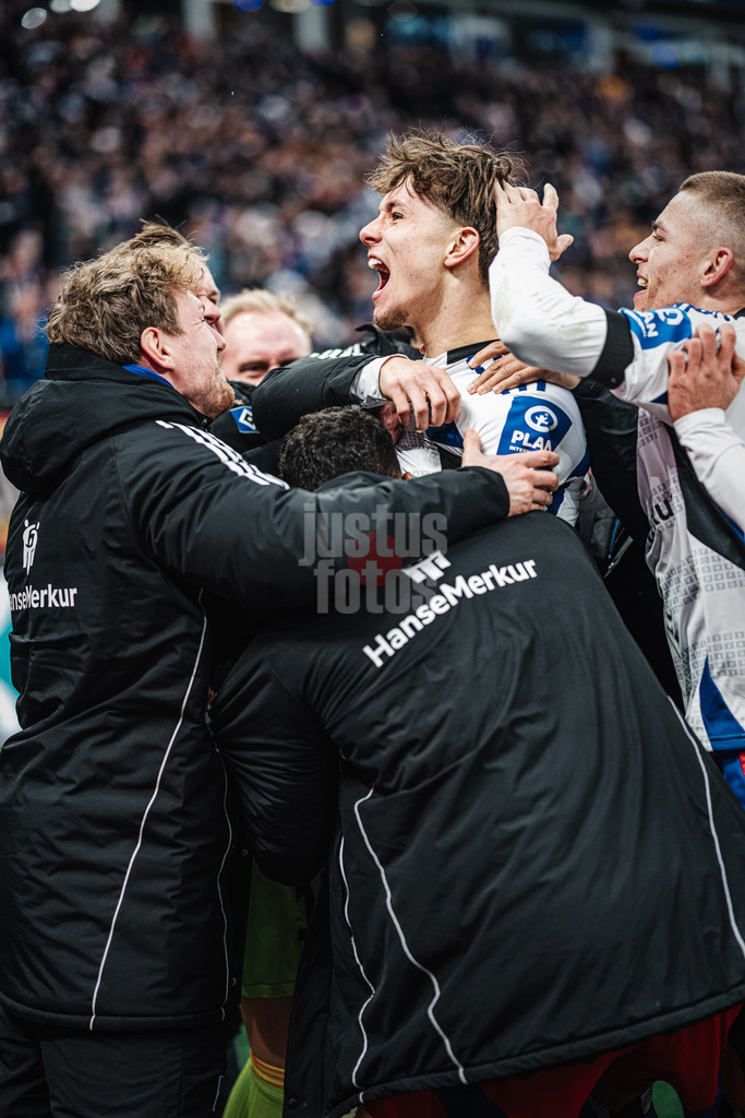 Fußball | Männer | Saison 2024/2025 | 2. Fußball-Bundesliga | 17. Spieltag | Hamburger SV vs. SpVgg Greuther Fürth | 21.12.2024 | Otto Emerson Stange (#49, HSV) schießt sein erstes Bundesliga Tor und jubelt