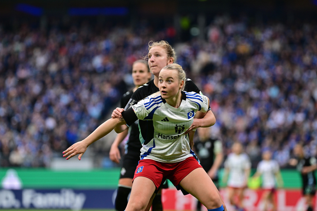 Fußball I Frauen I Saison 2024-2025 I DFB-Pokal I Halbfinale I Hamburger SV - SV Werder Bremen | Der Sportfotograf. - Realisiert mit Pictrs.com