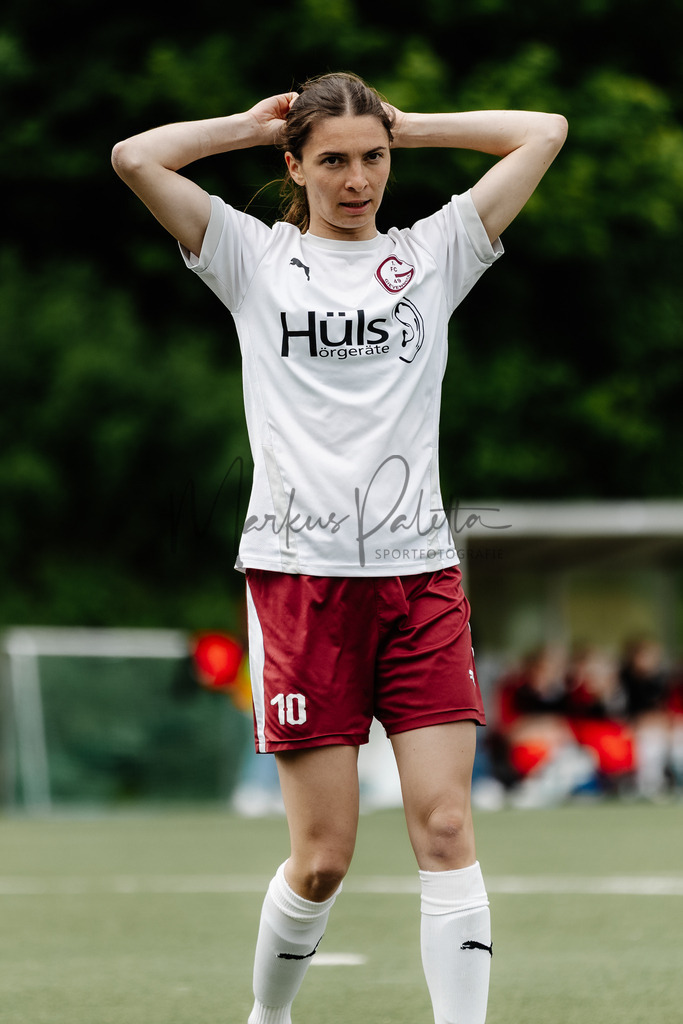 Frauen Bezirksliga, 24. Spieltag, Saison 2024/2025: 1. FC Gievenbeck - SV Teuto Riesenbeck | Frauen Bezirksliga, 24. Spieltag, Saison 2024/2025, 1. FC Gievenbeck empfängt SV Teuto Riesenbeck im Sportpark Gievenbeck in Münster. Foto: sportfotografie.ms | Markus Paletta - Realisiert mit Pictrs.com