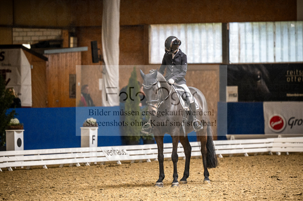 DOS_1258 | Entdecke hochwertige Reitturnierfotos von Foto Oger. Professionell, emotional und authentisch – jetzt Lieblingsmomente im Shop bestellen.Deutschlandweite Turnierfotografie. - Realisiert mit Pictrs.com