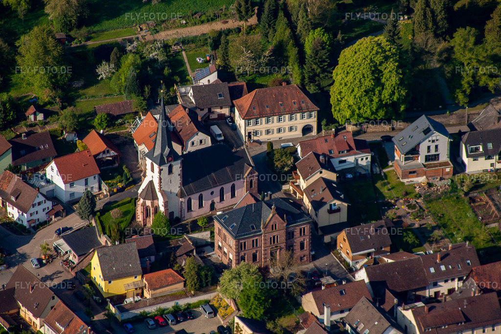 Luftbild: Kirchhofstr im Ortsteil Söllingen in Pfinztal im Bundesland Baden-Württemberg in Deutschland. Foto: IMG_26817.jpg vom 28.04.2010 durch Werner Riehm/FLY-FOTO.de