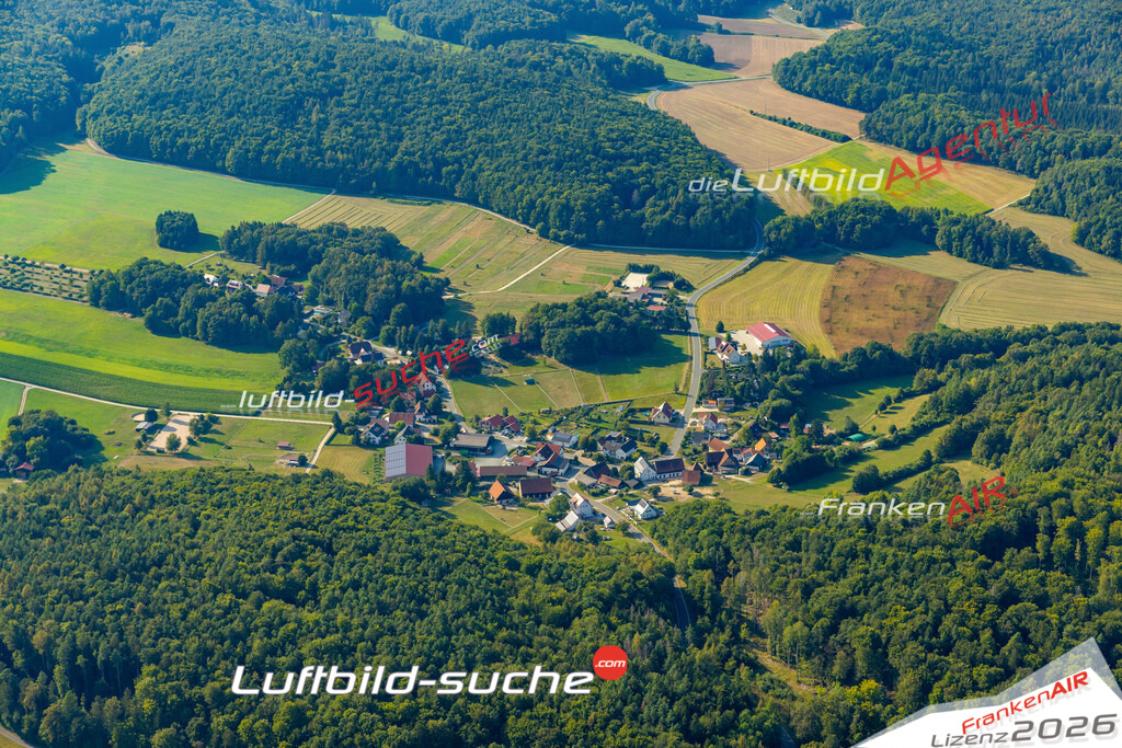 Das Luftbild zeigt : Windischgaillenreuth Ebermannstadt - Die Luftaufnahme wurde 2024 vom UL-Flugzeug aus erstellt ( keine Drohne ) - Hochauflösende Luftaufnahme - Für grossformatige Ausdrucke geeignet. Die Geschenkidee !Mit Lizenz und Bildrechte bestellbar