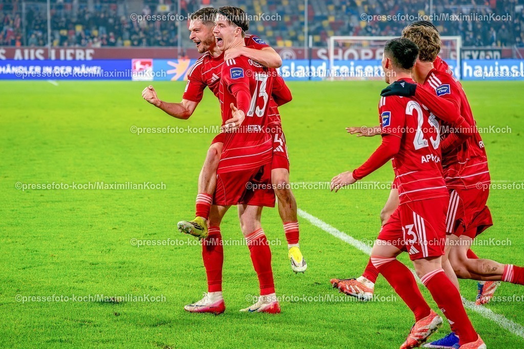 xKKUx16012601062 | 16.01.2026, xkkux, Fußball, Fortuna Düsseldorf - Arminia Bielefeld, 2. Fußball Bundesliga, Merkur Spiel-Arena, Saison 2025 2026: Torjubel nach dem Tor zum 1:0 durch Torschütze Cedric Itten (Fortuna Düsseldorf #13) zusammen mit  Kenneth Schmidt (Fortuna Düsseldorf #04) DFB regulations prohibit any use of photographs as image sequences and or quasi-video.
