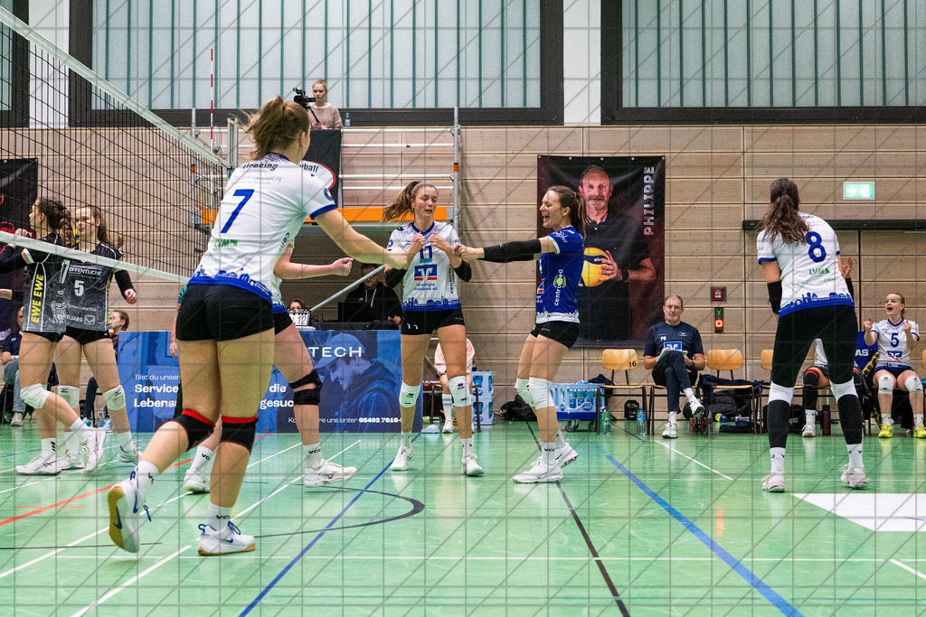 2. VBLF Nord 25/26 | Spiel 4053 | VC Osnabrück vs. TV Cloppenburg | //  13.12.25: 2. VBLF Nord 25/26 | Spiel 4053 | VC Osnabrück vs. TV Cloppenburg / Osnabrück / Deutschland  //   CREDIT:www.bullenfotos.de, Martin König, Hörner Weg 40, D-49078 Osnabrück, +4917663732967 // Nutzung und Weitergabe nur zu den vereinbarten Zwecken. Presseanfragen an Ersteller. Alle Rechte beim Ersteller. Honorierung nach MFM. - Realisiert mit Pictrs.com