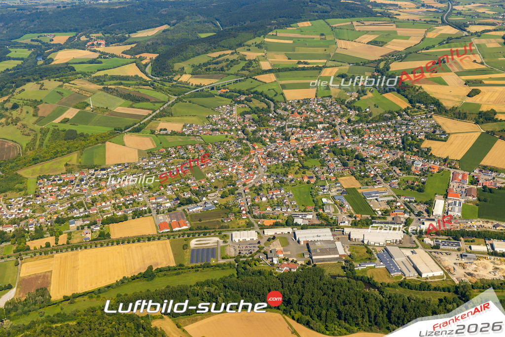Klassische Luftaufnahme ohne Drohne zeigt:Scherfede bei Warburg - Die Luftbildaufnahme wurde 2025 vom UL-Flugzeug heraus erstellt ( keine Drohnenaufnahme ) - Hochauflösende Luftaufnahme -Nicht vergleichbar mit Google Maps oder Satelittenbilder- Die Geschenkidee !Mit Lizenz und Bildrechte bestellbar