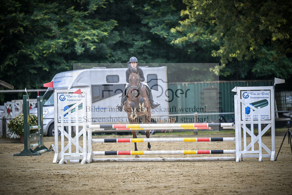 DOS_2352 | Entdecke hochwertige Reitturnierfotos von Foto Oger. Professionell, emotional und authentisch – jetzt Lieblingsmomente im Shop bestellen.Deutschlandweite Turnierfotografie. - Realisiert mit Pictrs.com