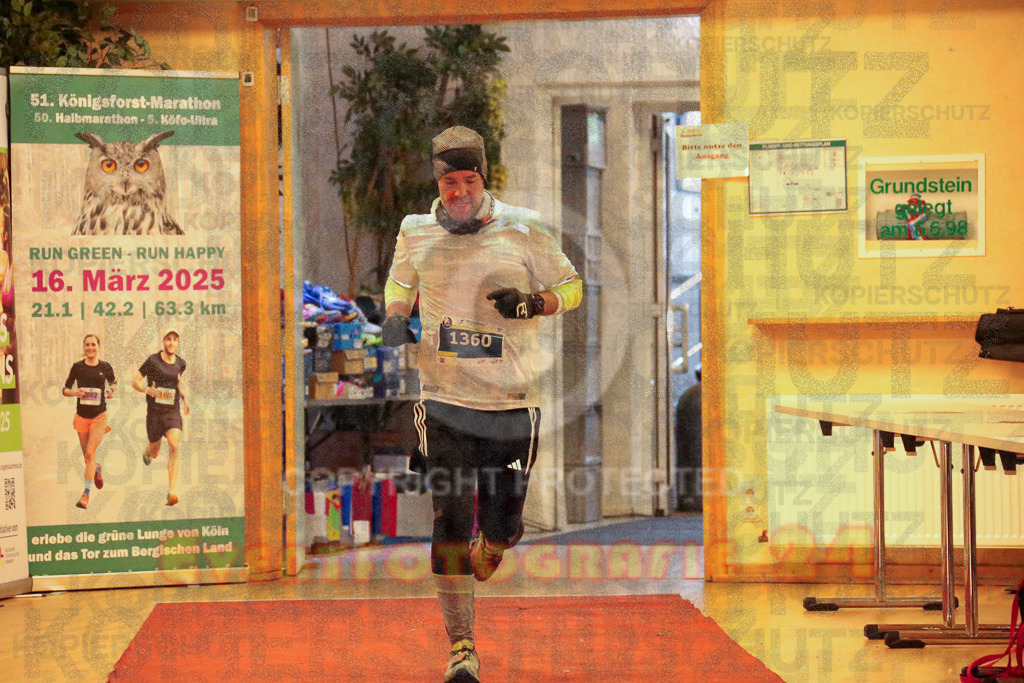 241208_1103_EX1_4110 | Sportfotografie im Rhein-Sieg Kreis, Köln, Bonn, NRW, Rheinland Pfalz, Hessen, etc. Unser Tätigkeitsfeld umfasst den Laufsport vom Volkslauf über den Marathon, Duathlon, Triathon bis zum Ultralauf wie Kölnpfad Ultra oder Schindertrail.