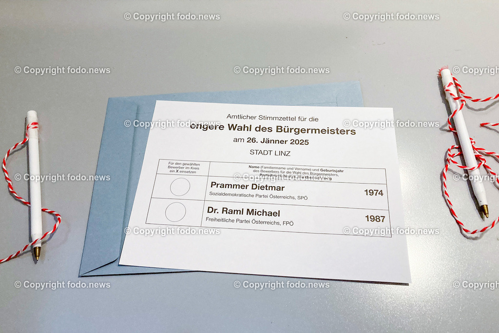 Linz_ Wahlkarte_ Briefwahl_ 16.01.2025-1 | 16.01.2025, Linz, AUT, Wahlkarte, im Bild Themenbild, Briefwahl, Buergermeisterwahl Linz 2025, Buergermeisterkanditat, Oberoesterreich, Politik, Post, Postzustellung, Stimmabgabe, Briefwahl, Wahlbeteiligung, Wahlkarte, Wahlrecht, Wahlumschlag, Wahlunterlagen, Wahlzettel, Amtlicher Stimmzettel, engere Wahl, Stichwahl