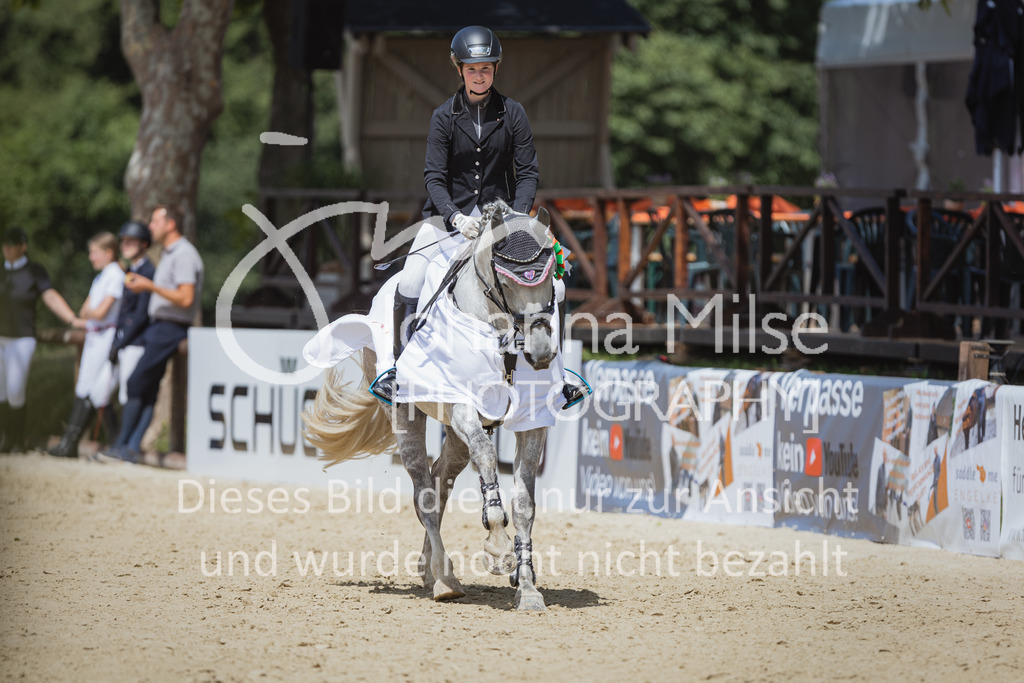 220728_BHO_BronzeTour_L-Stil_1-388 | Deine schönsten Turniermomente als professionelle Fotos! Entdecke hochwertige Pferdesport-Fotografie im Online-Shop. Jetzt Fotos finden & bestellen!