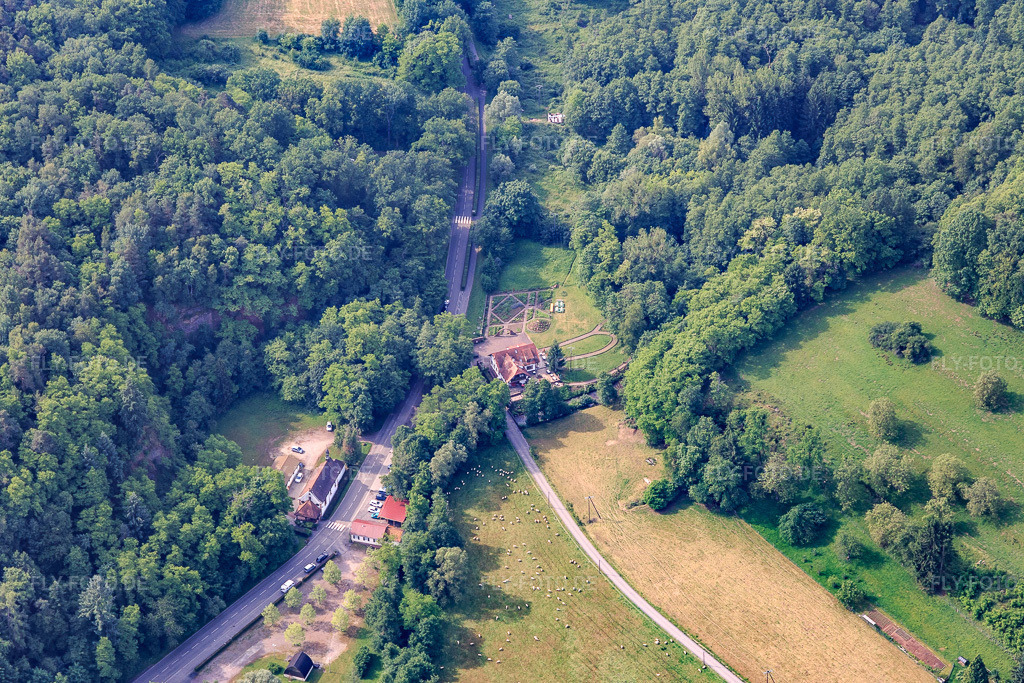 Luftbild: Platz der ersten europäischen Vereinigung im Ortsteil Sankt Germanshof in Bobenthal im Bundesland Rheinland-Pfalz in Deutschland. Foto: IMG_100700.jpg vom 05.06.2017 durch Werner Riehm/FLY-FOTO.deGeschichte der EU - 1945-1959 | Europäische Union