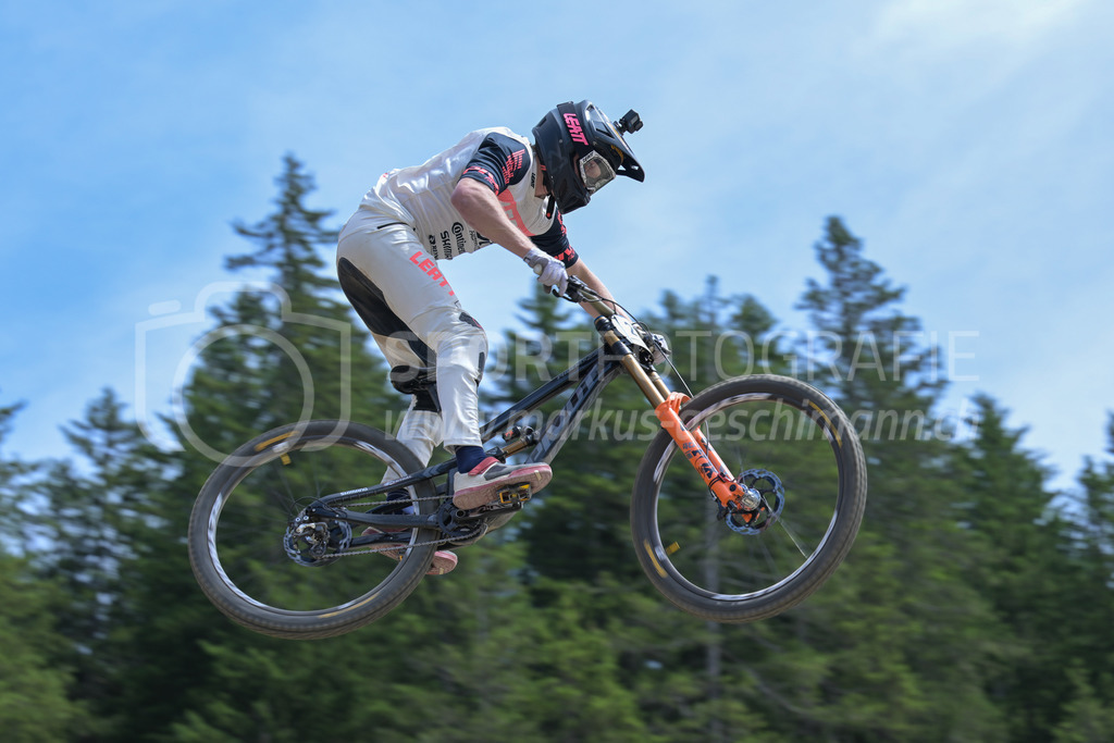 UCI Mountain Bike World Cup Lenzerheide 2022 - Downhill - 9. July 2022 | UCI Mountain Bike World Cup Lenzerheide 2022 - Downhill
Bike Kingdom, Lenzerheide
#22 KERR Bernard (GBR)
Bild: Sportfotografie Markus Aeschimann | www.markus-aeschimann.ch - Realisiert mit Pictrs.com