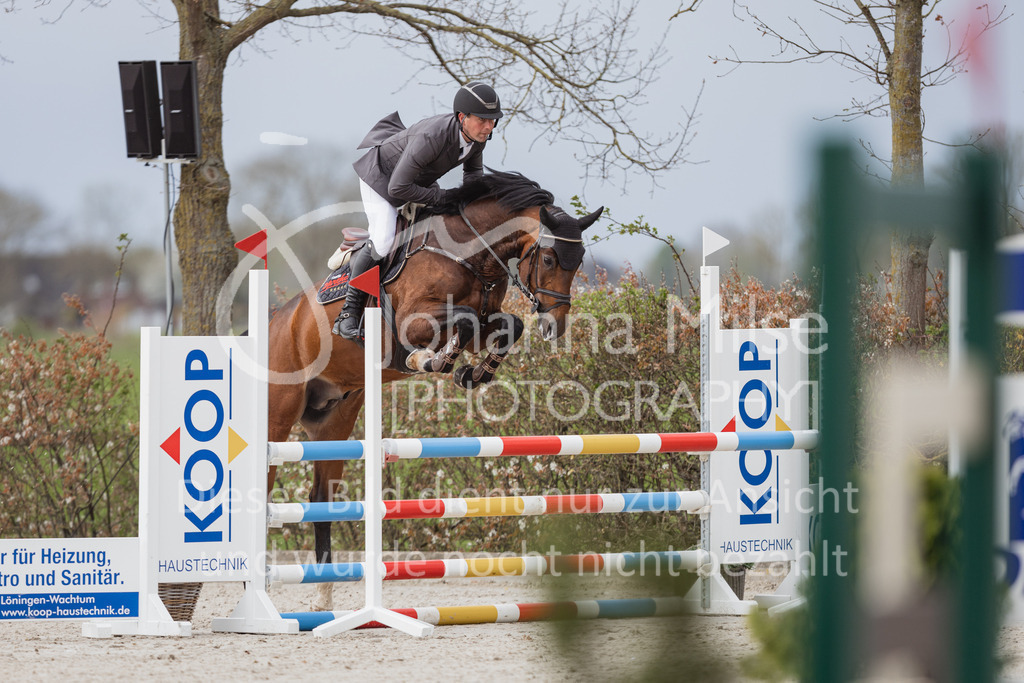 230425_Lemwerder_SprPf-A2St-210 | Deine schönsten Turniermomente als professionelle Fotos! Entdecke hochwertige Pferdesport-Fotografie im Online-Shop. Jetzt Fotos finden & bestellen!