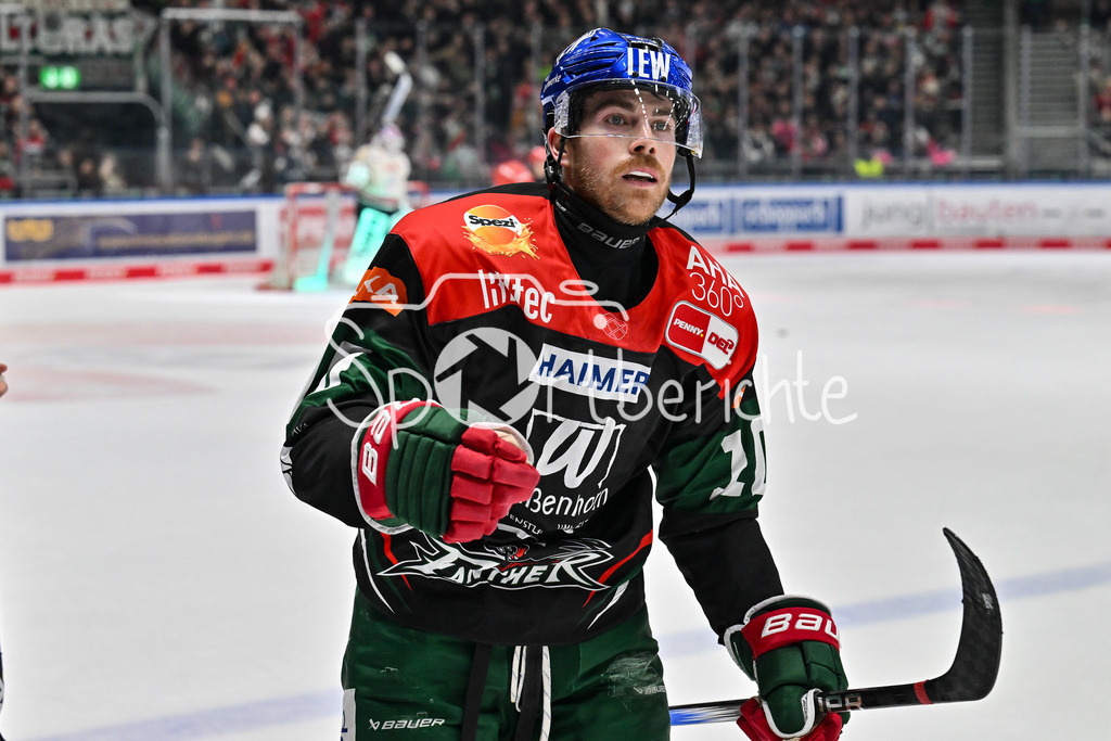 Augsburger Panther - Nürnberg Ice Tigers | jubelt nach seinem verwandeltem Penalty - Chris COLLINS (Augsburger Panther #10)  Freisteller / Einzelfoto / DEL: Augsburger Panther - Nuernberg Ice Tigers, Curt Frenzel Stadion am 03.01.2025