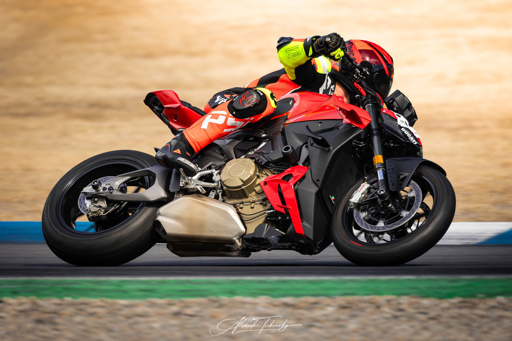 Ducati Trackday Hockenheimring 2026 | Entdecken Sie die faszinierende Welt von Alexander Tschuncky Arts: Kreative Fotografie, atemberaubende Automobilkunst und hochwertiger Bilderdruck. Lassen Sie sich inspirieren! - Realisiert mit Pictrs.com