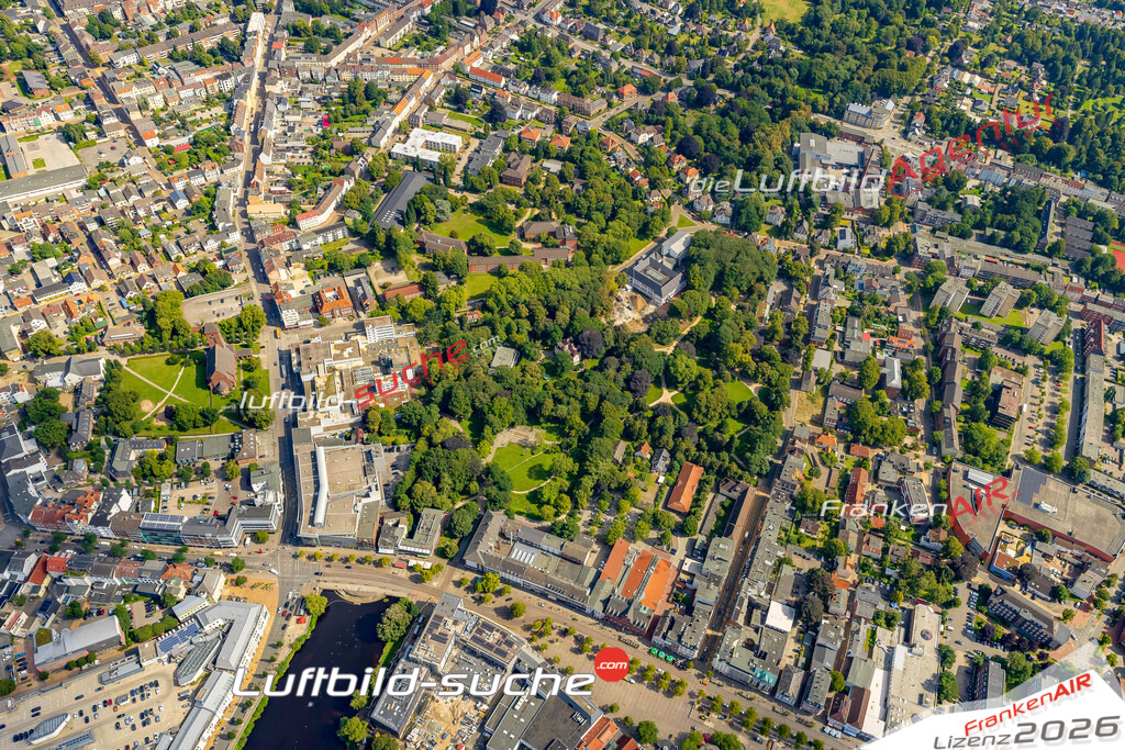 Stadtpark Neumünster Bild- Das Luftbild wurde 2025 vom UL-Flugzeug heraus erstellt ( keine Drohne bzw. Drohnenaufnahme ) - Hochauflösende Luftaufnahme -Nicht vergleichbar mit Google Maps oder Satelittenbilder- Die Geschenkidee !Mit Lizenz und Bildrechte bestellbar - CC