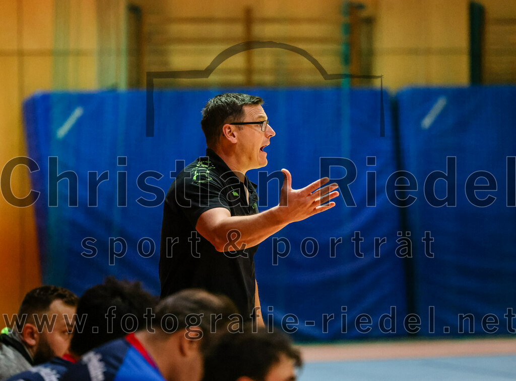 2023-10-14_036_SpVgg_Altenerding_gegen_HSG_Freising_Neufahrn | Erding, Deutschland, 14.10.2023:
Handball, Bezirksoberliga Männer 2023 / 2024, 4. Spieltag, SpVgg Altenerding gegen HSG Freising-Neufahrn, Endergebnis: 27:26

Trainer Erik Brasko (HSG Freising-Neufahrn)

Foto: Christian Riedel / fotografie-riedel.net