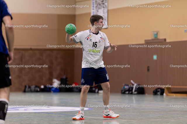 Handball I Herren I Saison 2025-2026 I SHSE Manfred-Frank-Pokal I Viertelfinale I HSG Kalkberg 06 II - HSG Kalkberg 06 144 | Tom Rathgeber (16, HSG Kalkberg 06 II) - Realisiert mit Pictrs.com