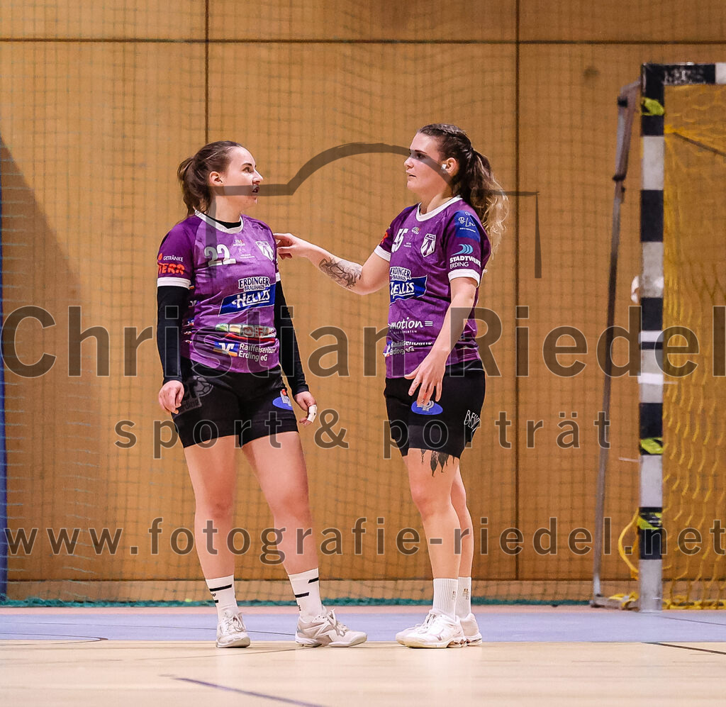 2024-11-24_124_SpVgg_Altenerding_gegen_HC_Donau-Paar_II | Erding, Deutschland, 24.11.2024:Handball, Bezirksoberliga Frauen Altbayern 2024 / 2024, 6. Spieltag, SpVgg Altenerding gegen HC Donau/Paar II, Endergebnis: 24:24Johanna Taubmann (SpVgg Altenerding, #22), Verena Kaiser (SpVgg Altenerding, #55)Foto: Christian Riedel / fotografie-riedel.net