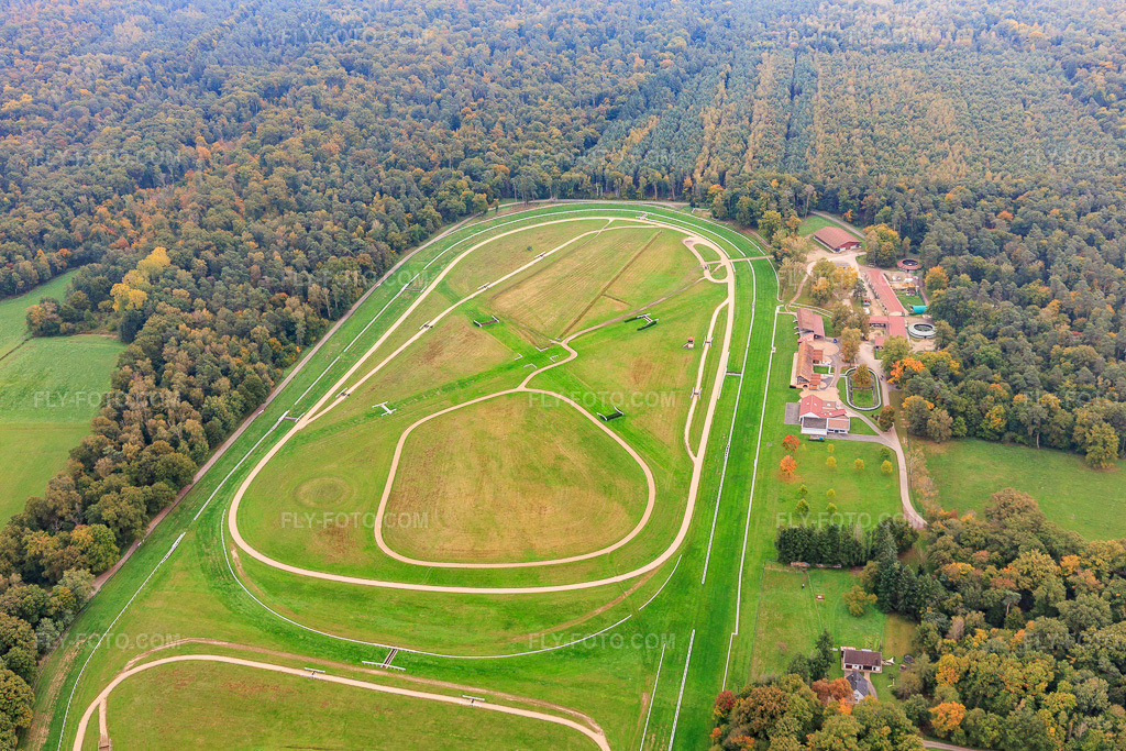 Aerial view: Hippodrome de la hardt of the Soc Des Courses de Wissembourg in the district Altenstadt in Wissembourg in the state Bas-Rhin, France.Photo: IMG_150034.jpg taken on 10/10/2025 by Werner Riehm/FLY-FOTO.comResolution of the original: 6000 x 4000 pxAccueil