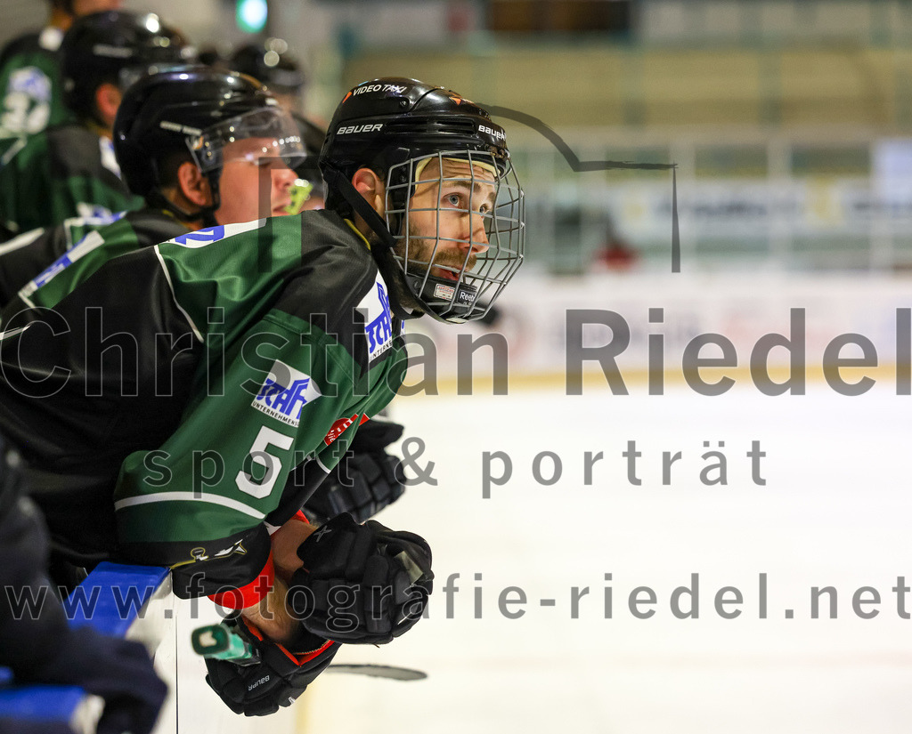2022-09-23_095_TSV_Erding_gegen_EV_Fuessen | Erding, Deutschland, 23.09.2022:
Eishockey, Bayernliga 2022 / 2023, Testspiel, TSV Erding gegen EV Füssen, Endergebnis: 1:3

Florian Zimmermann (Erding Gladiators, #5)

Foto: Christian Riedel / fotografie-riedel.net