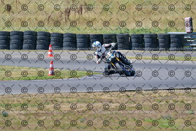 26bt04-1085 | markuskiefer.com - Realisiert mit Pictrs.com