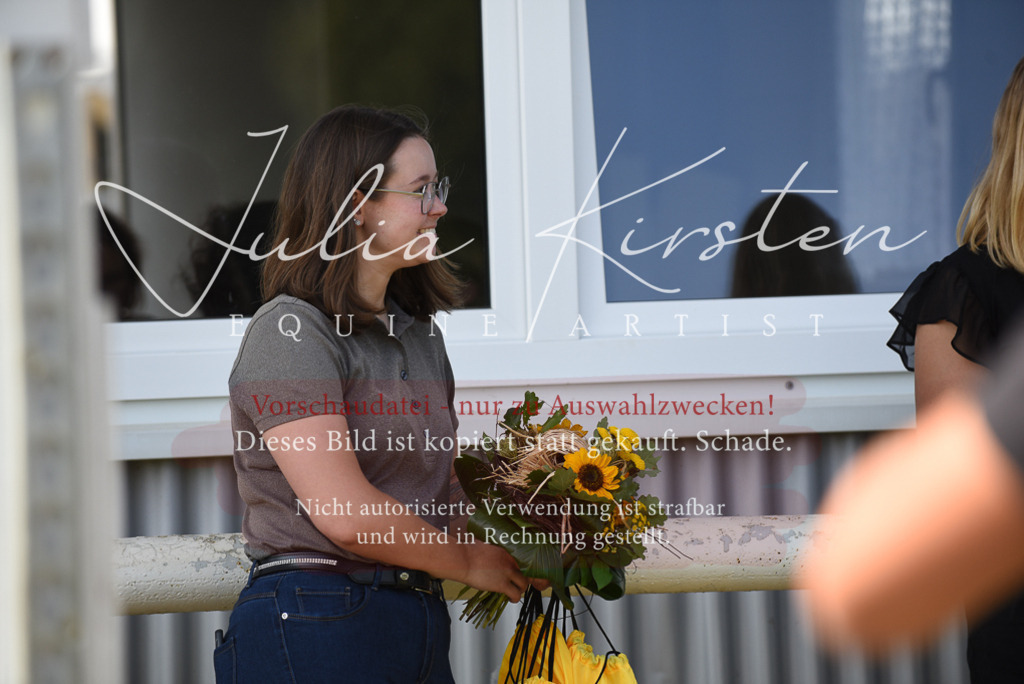 DSC_0101 | Pferde- und Turnierfotografie in Westsachsen. Pferdeportraits, Auftragszeichnungen und intuitive Kunst.