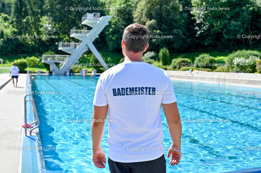 Steyr Freibad_ Stadtbad_ 25.08.2023-9 | 29.08.2023, Steyr, AUT, Freibad, Erholungsanlage, Stadtbad, im Bild Sportbecken, Sprungturm, Schwimmbecken, Wasser, Bademeister