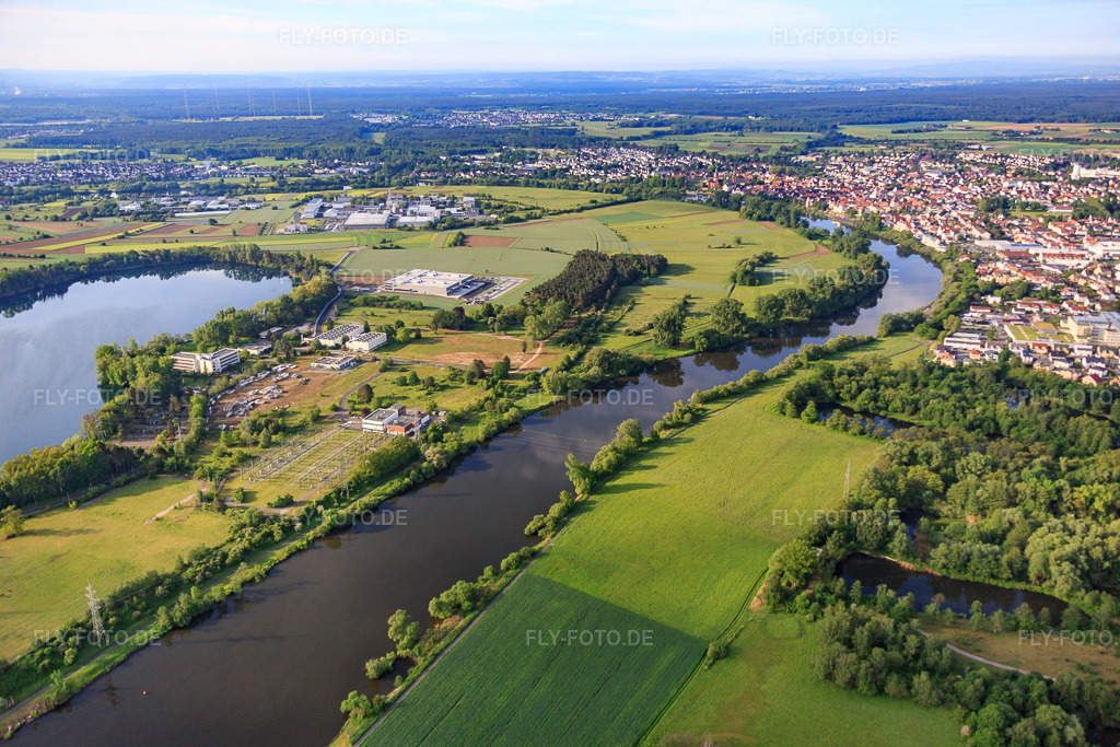 Luftbild: Gewerbegebiet Zeche Gustav zwischen Main und Vogelschutzgebiet Gustavsee mit bit GmbH und NUKEM Technologies Engineering Services GmbH im Ortsteil Großwelzheim in Karlstein im Bundesland Bayern in Deutschland. – Foto: IMG_088757.jpg vom 20.05.2016 durch Werner Riehm/FLY-FOTO.de – Auflösung des Originals: 5472 x 3648 px – Generalunternehmer Rechenzentrumsbau - bit GmbH – NUKEM Technologies | Ihr Partner für nukleares Engineering