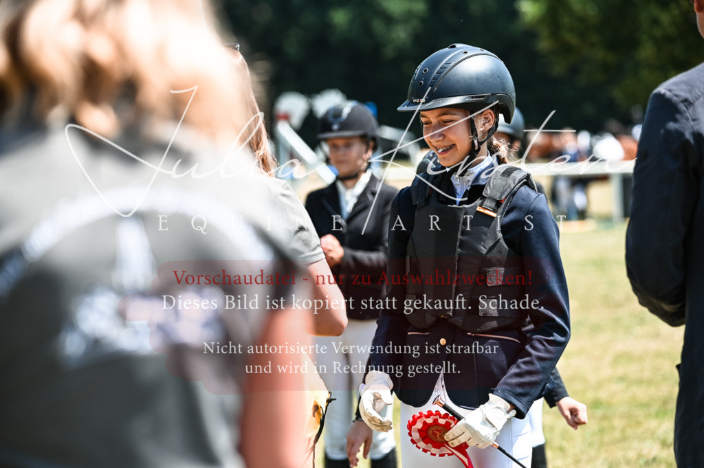 DSC_9934 | Pferde- und Turnierfotografie in Westsachsen. Pferdeportraits, Auftragszeichnungen und intuitive Kunst.