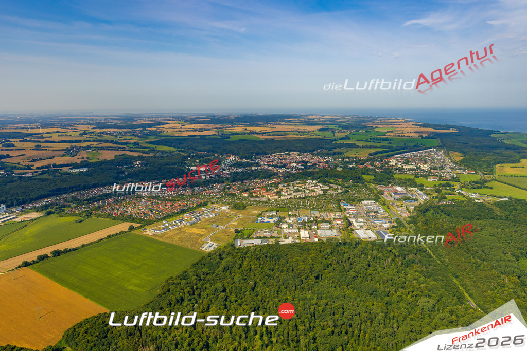 Luftbild der Stadt Bad Doberan - Die Luftaufnahme wurde 2025 vom UL-Flugzeug heraus erstellt ( keine Drohne ) - Hochauflösende Luftaufnahme - für professionelle Ausdrucke geeignet. Die Geschenkidee !Hier alle&nbsp;Infos zur Lizenzierung der LuftaufnahmeWir fliegen auch dieses Jahr wieder in Ihre Region um Luftbilder zu erstellen.- Luftbild anfragen