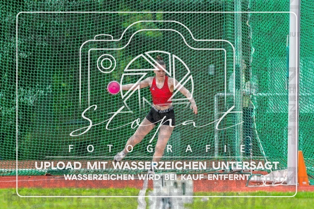 KMHK-1039 | Liv Russmann (TV Jahn Schneverdingen (NI)) bei den Kreismeisterschaften Leichtathletik-Wurf Heidekreis 2026 im Boehmewaldstadion, Soltau (Simon Paul Stopat) - Realisiert mit Pictrs.com