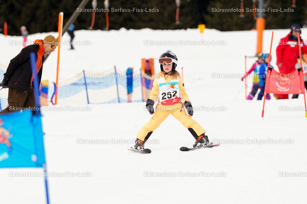 SRF_02.01.2026_0359 | Skirennfotos,Serfaus,Fiss,Ladis,Kinderskirennen,Winter,Tirol,Oberland,skirace,SFL,feelfree,weil wir's genießen,ski,Ski,skifahren,Sonnenplateau, - Realisiert mit Pictrs.com