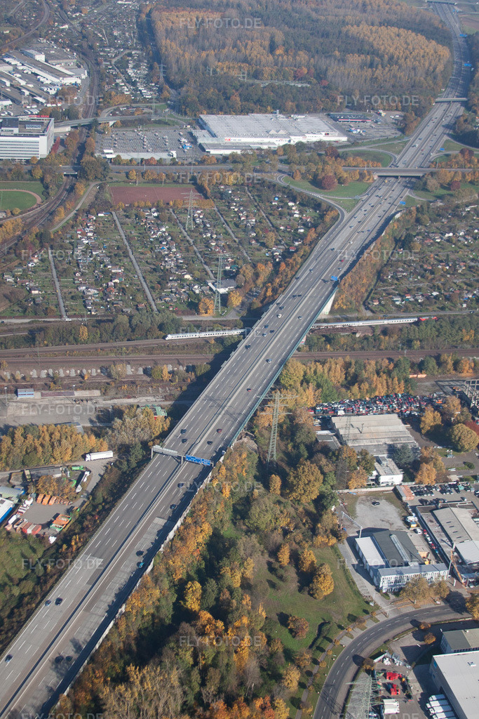 Luftbild: A5 bei Aue im Ortsteil Durlach in Karlsruhe im Bundesland Baden-Württemberg in Deutschland. Foto: IMG_35048.jpg vom 31.10.2010 durch Werner Riehm/FLY-FOTO.de