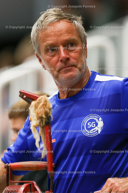msgvshan_0039 | despor 2022.10.23 HB Männer Oberliga MSG Umstadt/Habitzheim - HSG Hanau II emspor, emonline, despor,  v.l., Der Edel Fan, Safty 
 - Realisiert mit Pictrs.com