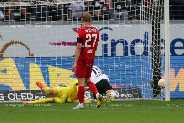 sgevsrblei_2485 | 03.09.2022 xjfx  Fussball 1.Bundesliga Eintracht Frankfurt - RB Leibzig emspor,  v.l.,  Torwart Peter Gulacsi (RB Leibzig), Goal scored, Tor zum 1:0 Daichi Kamada (Eintracht Frankfurt)




(DFL/DFB REGULATIONS PROHIBIT ANY USE OF PHOTOGRAPHS as IMAGE SEQUENCES and/or QUASI-VIDEO) - Realisiert mit Pictrs.com