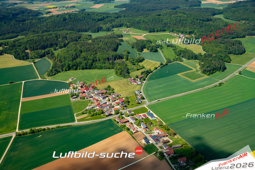 Engelsberg Lauterhofen Bild- Das Luftbild wurde 2025 vom UL-Flugzeug heraus erstellt ( keine Drohne ) - Hochauflösende Luftaufnahme -Nicht vergleichbar mit Google Maps oder Satelittenbilder- Die Geschenkidee !Mit Lizenz und Bildrechte bestellbar