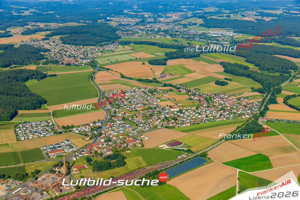 Schrägluftbild  Traßlberg  Poppenricht - Das Luftbild wurde 2025 vom UL-Flugzeug heraus erstellt ( keine Drohne ) - Hochauflösende Luftaufnahme -Nicht vergleichbar mit Google Maps oder Satelittenbilder- Die Geschenkidee !Mit Lizenz und Bildrechte bestellbar