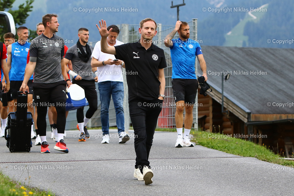 NH_HolsteinKiel_Trainingslager_Oesterreich_Training_27072024 | Jan Uphues (Direktor Lizenzmannschaft, Holstein Kiel)Fußball I Herren I Training I Saison 2024-2025 I Holstein Kiel I Trainingslager Seefeld (Österreich) I 27.07..2024 I Seefeld Sports Arena