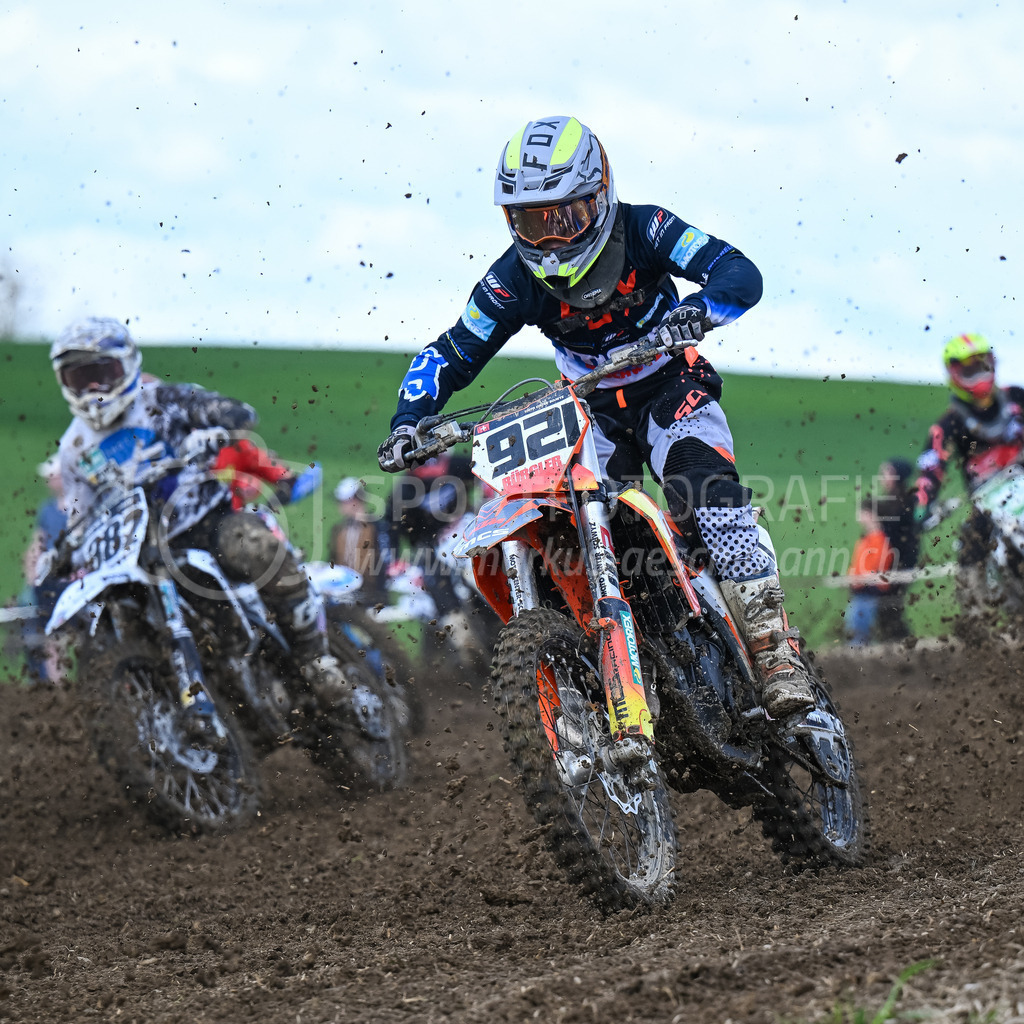 Motocross Schlatt bei Winterthur - 29. April 2023 | #921 Buergler Kris aus Illgau (CH) auf KTM in der Kategorie MX2 am Motocross Schlatt bei Winterthur, 29. April 2023.
Instagram: @mx_schlatt | @mc_wila | @sam_schweiz
Bild: Sportfotografie Markus Aeschimann | www.markus-aeschimann.ch - Realisiert mit Pictrs.com