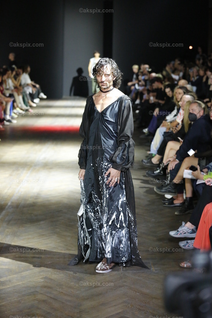 LML Studio auf der  MBFW Spring/Summer 2023 | Mercedes-Benz Fashion Week (MBFW)  Frühling / Sommer 2023 im Hotel Telegraphenamt Berlin in Berlin-Mitte. Die Kollektionen von LML Studio auf der MBFW Spring/Summer 2023. Das Bild zeigt Models mit der Kollektion von LML Studio.