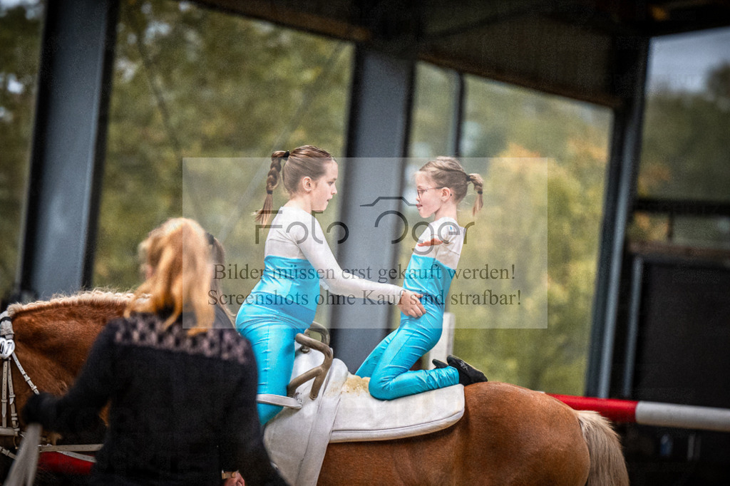 DOS_0279 | Entdecke hochwertige Reitturnierfotos von Foto Oger. Professionell, emotional und authentisch – jetzt Lieblingsmomente im Shop bestellen.Deutschlandweite Turnierfotografie. - Realisiert mit Pictrs.com