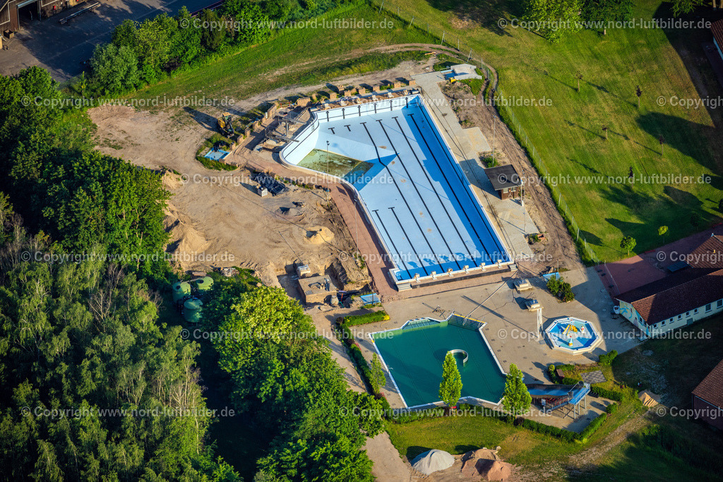 Wittingen_Freibad_Umbau_Und_Sauna_ELS_0141050623 | WITTINGEN 05.06.2023 Baustelle zur Modernisierung, Sanierung und zum Umbau des Schwimmbecken des Freibades " Ernst-Siemer-Bad Wittingen " an der Spörkenstraße in Wittingen im Bundesland Niedersachsen, Deutschland. // Construction site for the modernization, renovation and conversion of the swimming pool of the outdoor pool " Ernst-Siemer-Bad Wittingen " on street Spoerkenstrasse in Wittingen in the state Lower Saxony, Germany. Foto: Martin Elsen