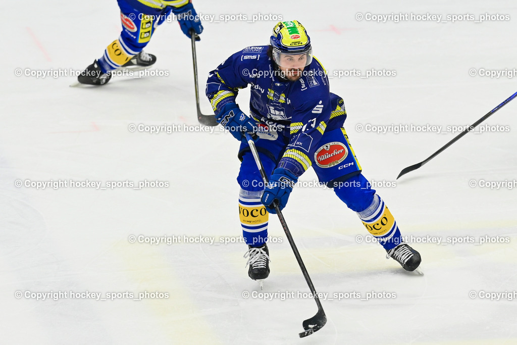 EC IDM WÄRMEPUMPEN VSV vs. Steinbach Black Wings Linz | #13 Adam Helewka EC VSV, EC IDM WÄRMEPUMPEN VSV vs. Steinbach Black Wings Linz, EC IDM WÄRMEPUMPEN VSV vs. Steinbach Black Wings Linz am 28.11.2025 in Villach (Stadthalle Villach), Austria, (Photo by Bernd Stefan)