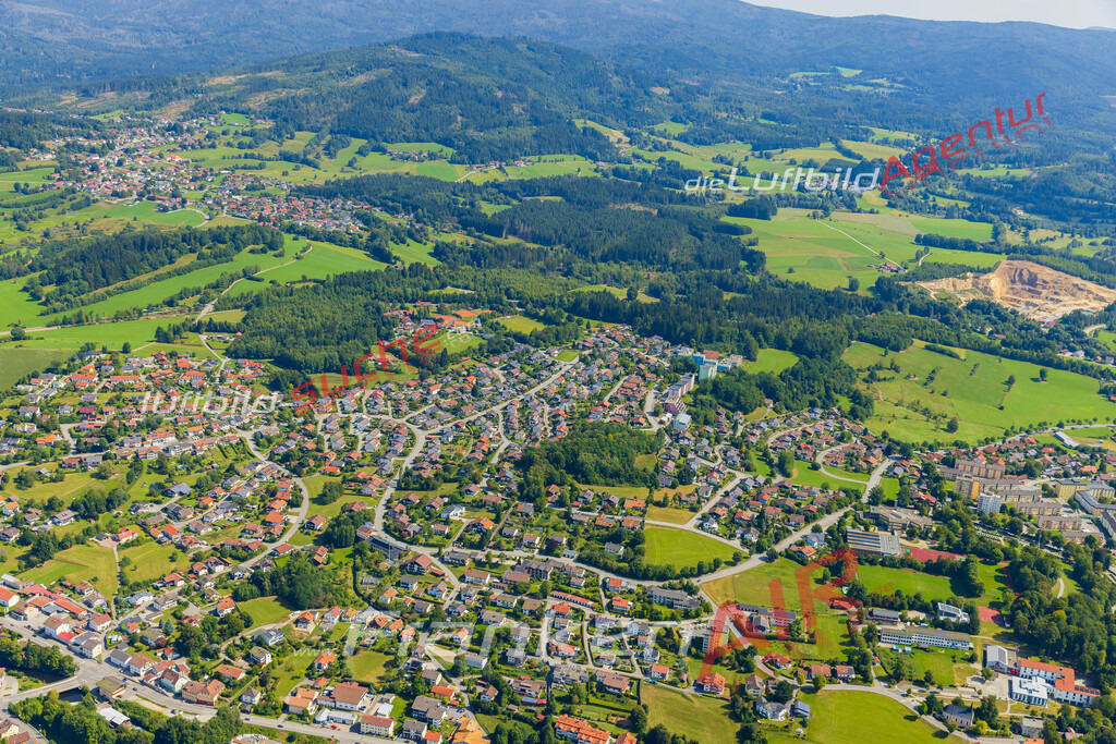 zwiesel-deko-wandbild-5313-jahr-2025 | Luftaufnahme der Stadt Zwiesel - Die Luftaufnahme wurde 2025 vom UL-Flugzeug heraus erstellt ( keine Drohne ) - Hochauflösende Luftaufnahme - für professionelle Ausdrucke geeignet. Die Geschenkidee !Mit Lizenz und Bildrechte bestellbar