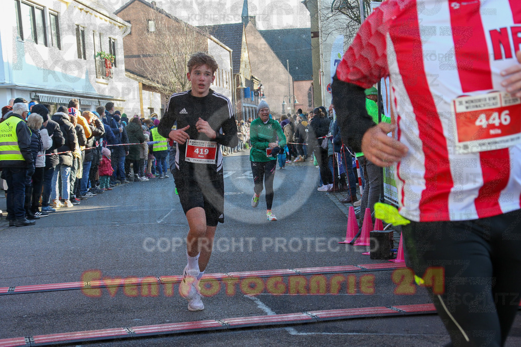 241201_1230_EX1_2431 | Sportfotografie im Rhein-Sieg Kreis, Köln, Bonn, NRW, Rheinland Pfalz, Hessen, etc. Unser Tätigkeitsfeld umfasst den Laufsport vom Volkslauf über den Marathon, Duathlon, Triathon bis zum Ultralauf wie Kölnpfad Ultra oder Schindertrail.