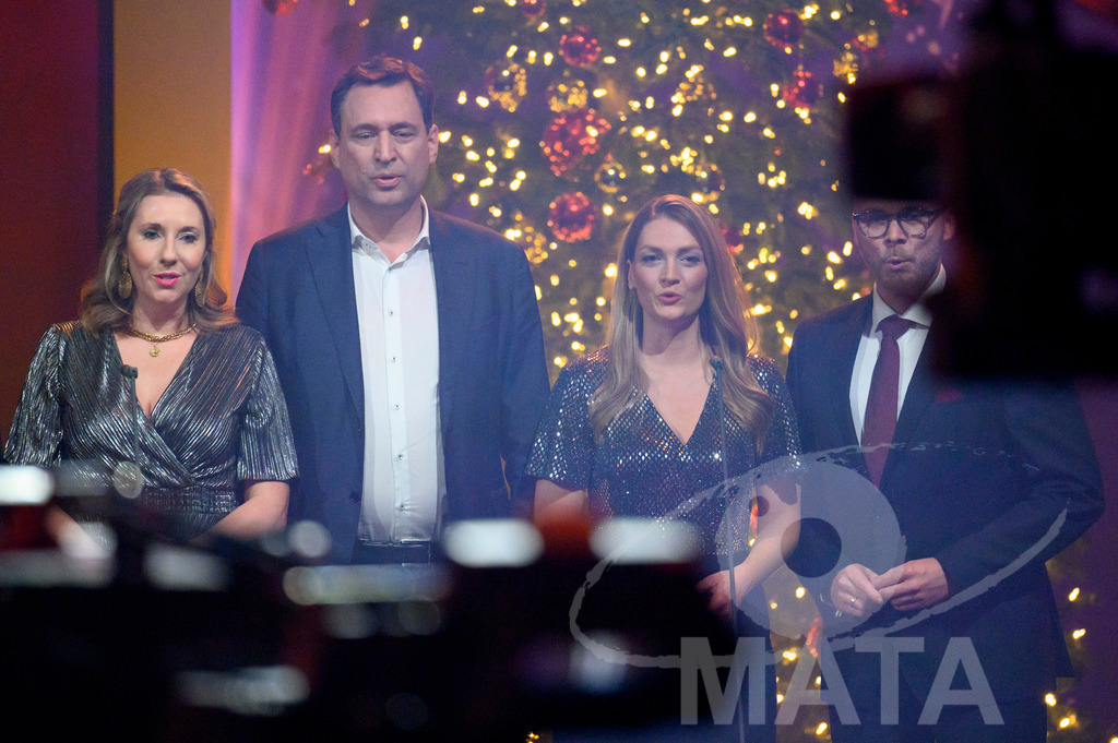 _DWA1705 | Anna Stolz (Freie Wähler , Staatsministerin für Unterricht und Kultus), Georg Eisenreich (CSU, Staatsminister der Justiz), Judith Gerlach (CSU, Staatsministerin für Gesundheit, Pflege und Prävention), Dr. Fabian Mehring (Freie Wähler, Staatsminister für Digitales)bei '30 Jahre Sternstunden-Gala 2023' in der Frankenhalle. Nürnberg, 15.12.2023 - Realisiert mit Pictrs.com