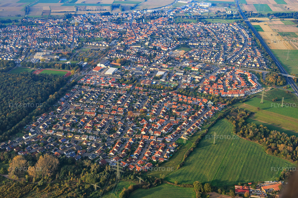 Luftbild: Stadtansicht aus Süden in Rülzheim im Bundesland Rheinland-Pfalz in Deutschland. Foto: IMG_075524.jpg vom 26.10.2014 durch Werner Riehm/FLY-FOTO.de