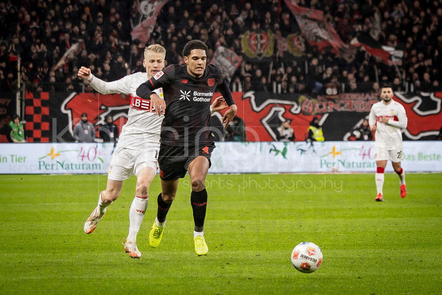 German Bundesliga, Bayer 04 Leverkusen vs. VfB Stuttgart, 10.01.2026 | LEVERKUSEN, GERMANY - JANUARY 10: Jarell Quansah (Bayer 04 Leverkusen, 4) during the German Bundesliga match on gameday 16 between Bayer 04 Leverkusen vs. VfB Stuttgart at BayArena on January 10, 2026 in Leverkusen, Germany. DFL REGULATIONS PROHIBIT ANY USE OF PHOTOGRAPHS AS IMAGE SEQUENCES AND/OR QUASI-VIDEO.