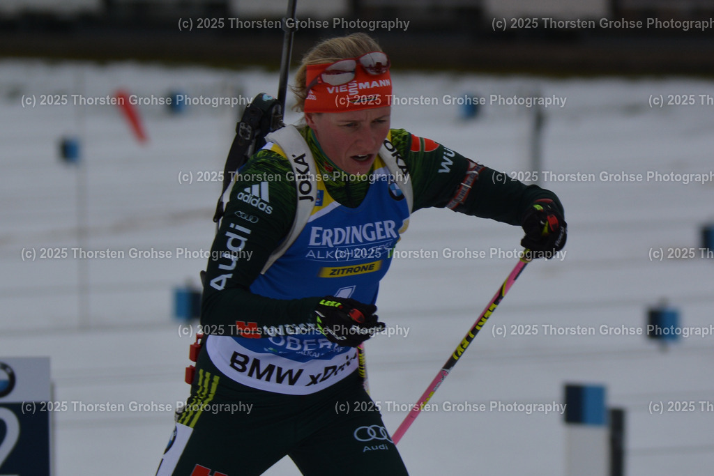 IBU WC Biathlon Oberhof 2018 | HILDEBRAND Franziska (GER) verlaesst den Schiessstand; IBU WC Biathlon Oberhof 2018, 10 km Verfolgung der Frauen am 06.01.2018 in der DKB Ski Arena in Oberhof, (Deutschland) - Realisiert mit Pictrs.com